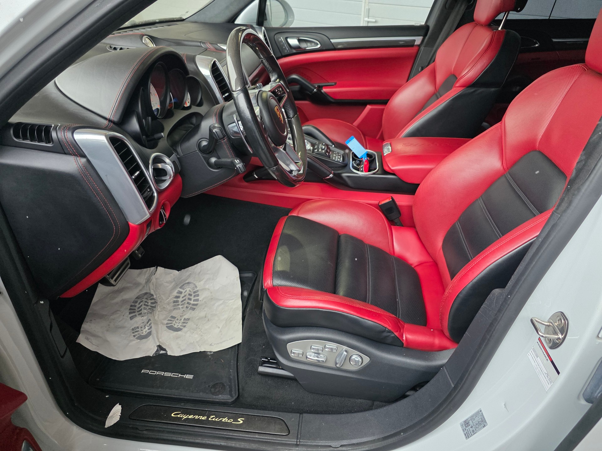 PORSCHE Cayenne Turbo S-image-18