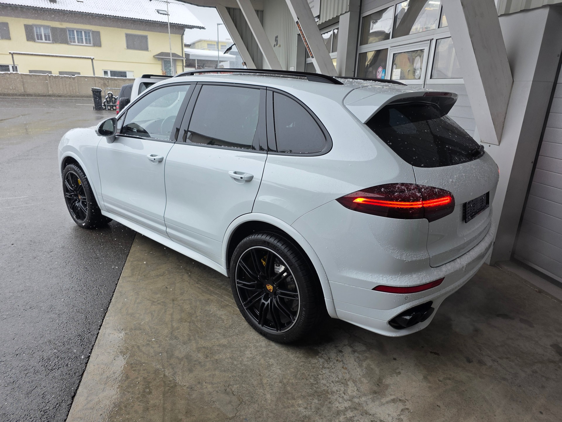 PORSCHE Cayenne Turbo S-image-1