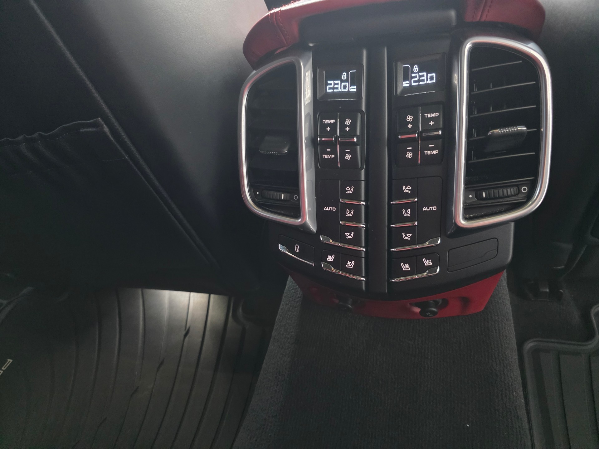 PORSCHE Cayenne Turbo S-image-11