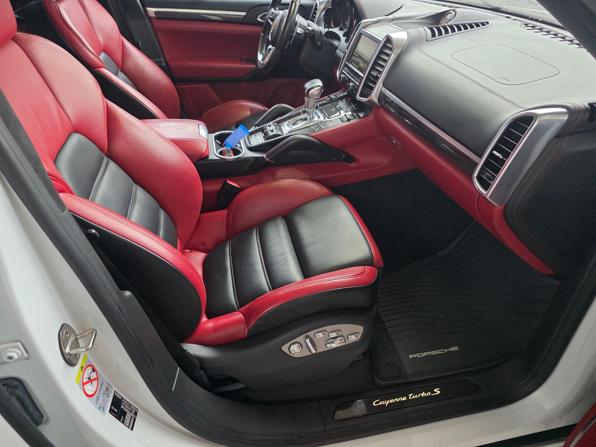 PORSCHE Cayenne Turbo S-image-13