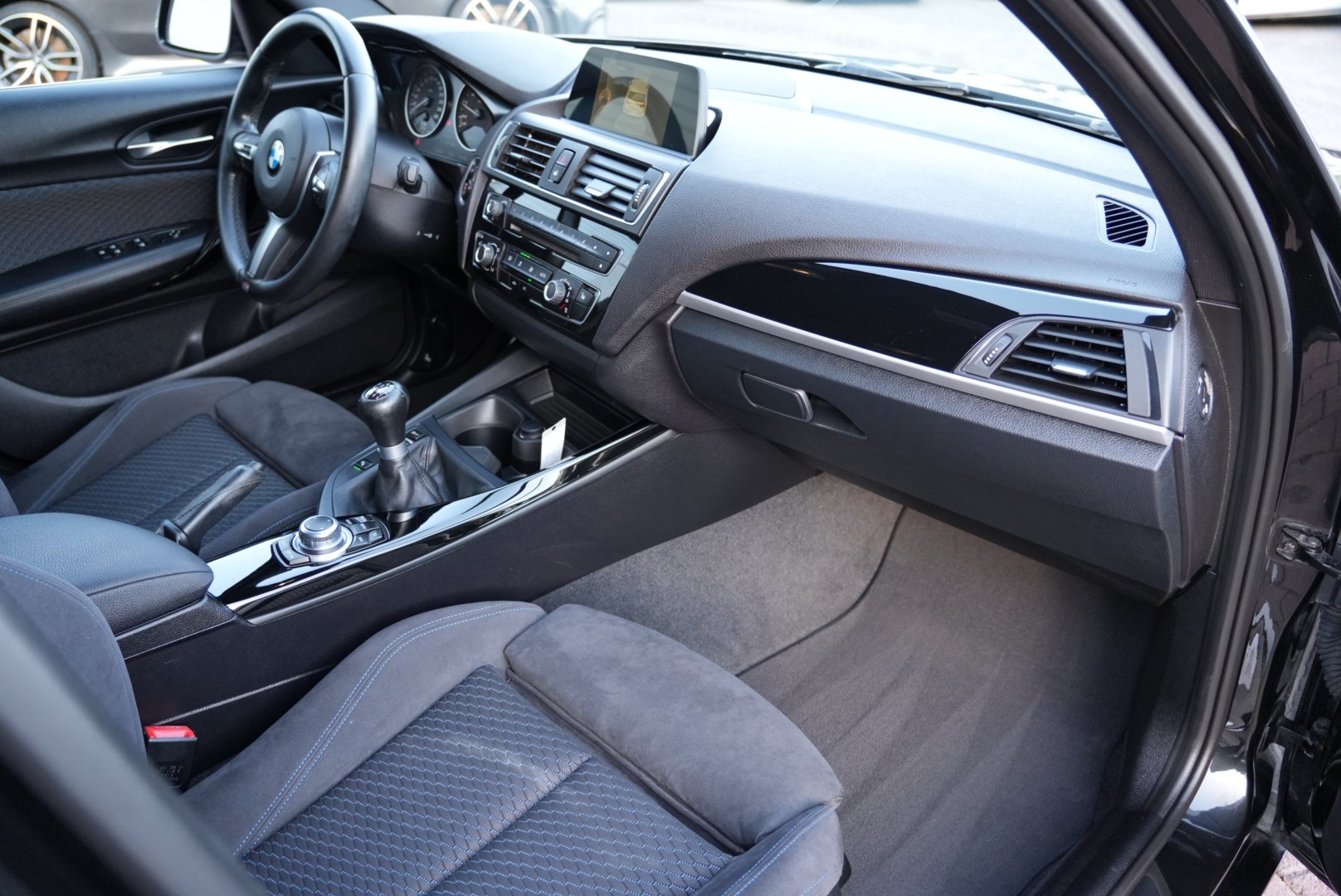 BMW 118i M Sport (CH)-image-12