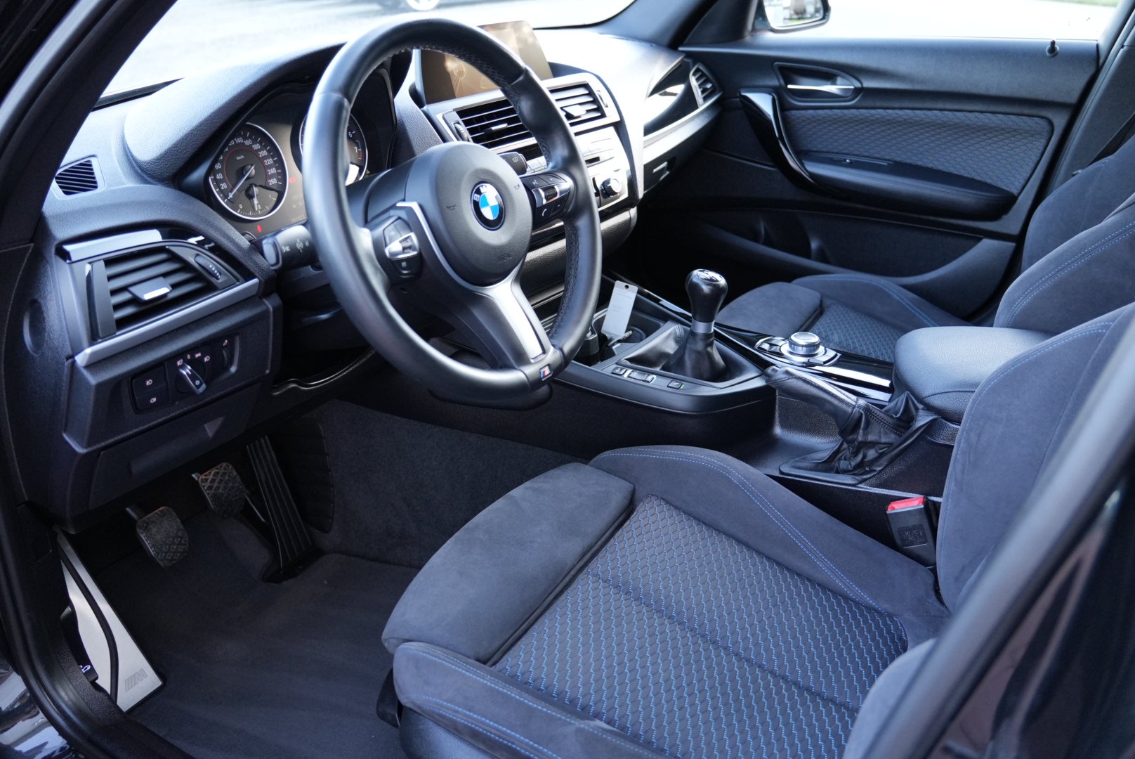 BMW 118i M Sport (CH)-image-10