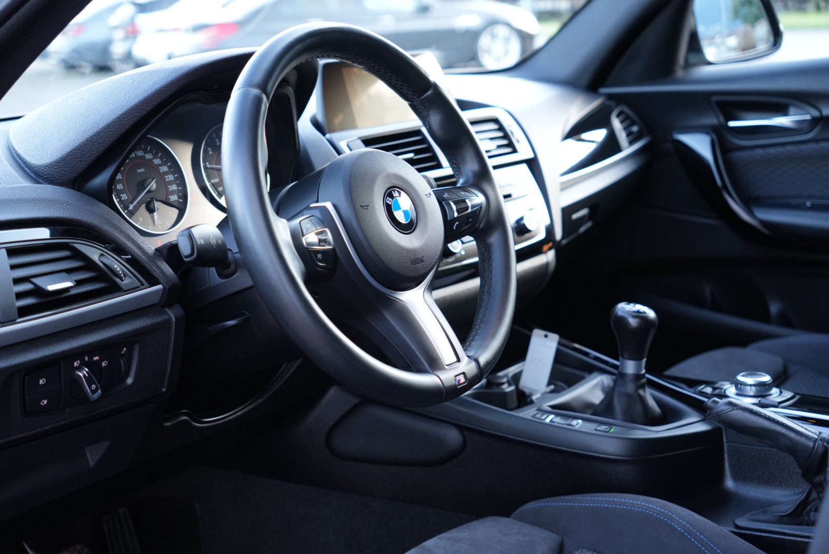 BMW 118i M Sport (CH)-image-11