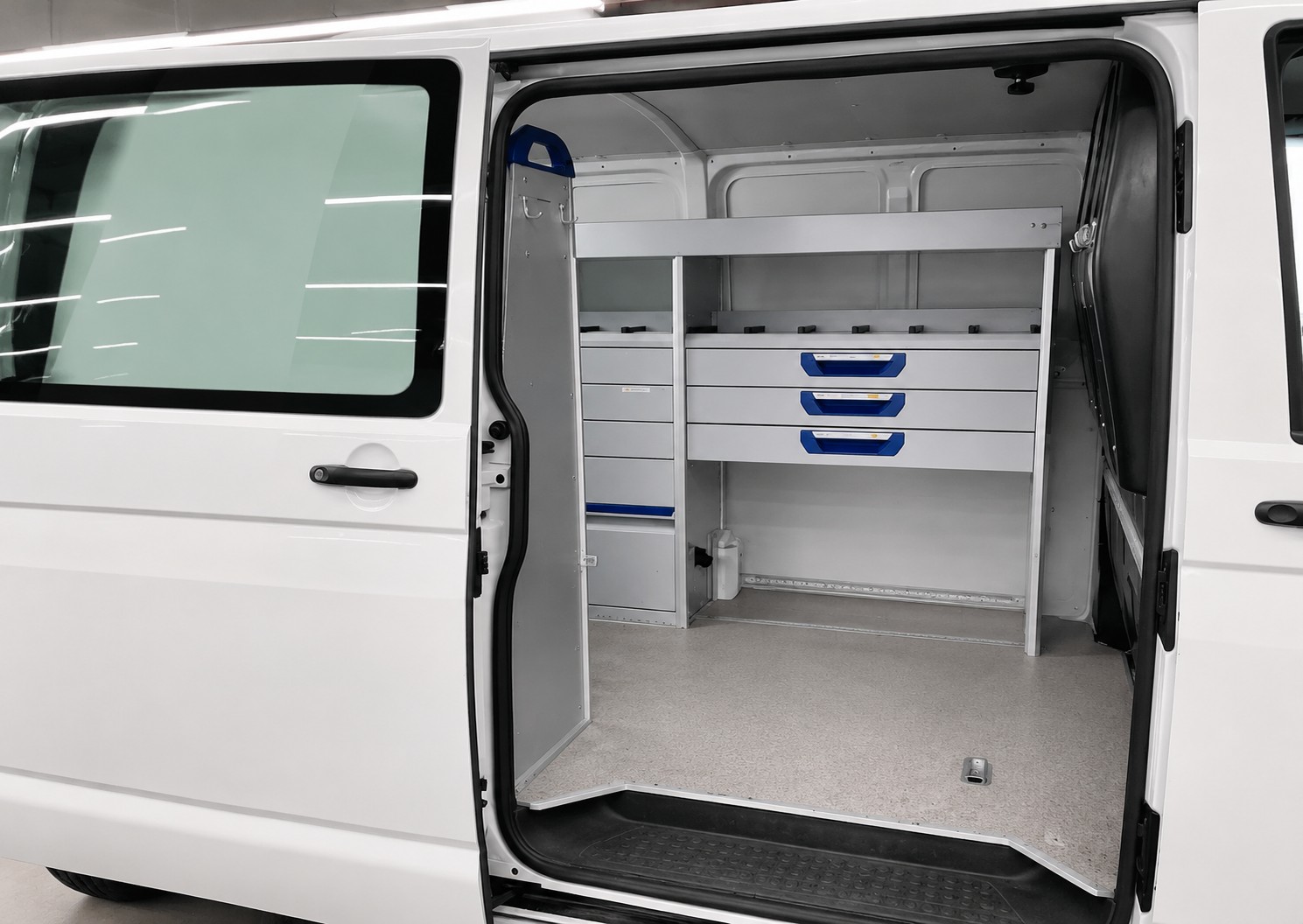 VW T5 2.0 TDI 4Motion, 140 PS ( Mit Sortimo Regale )-image-14