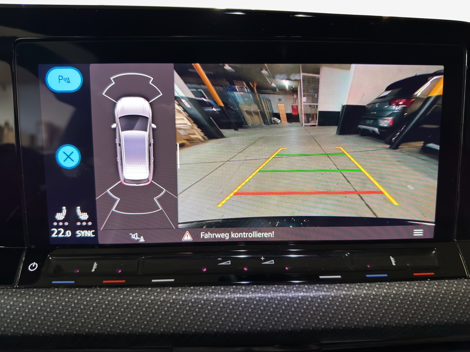 VW Golf Variant 1.5 eTSI mHEV R-Line-image-12