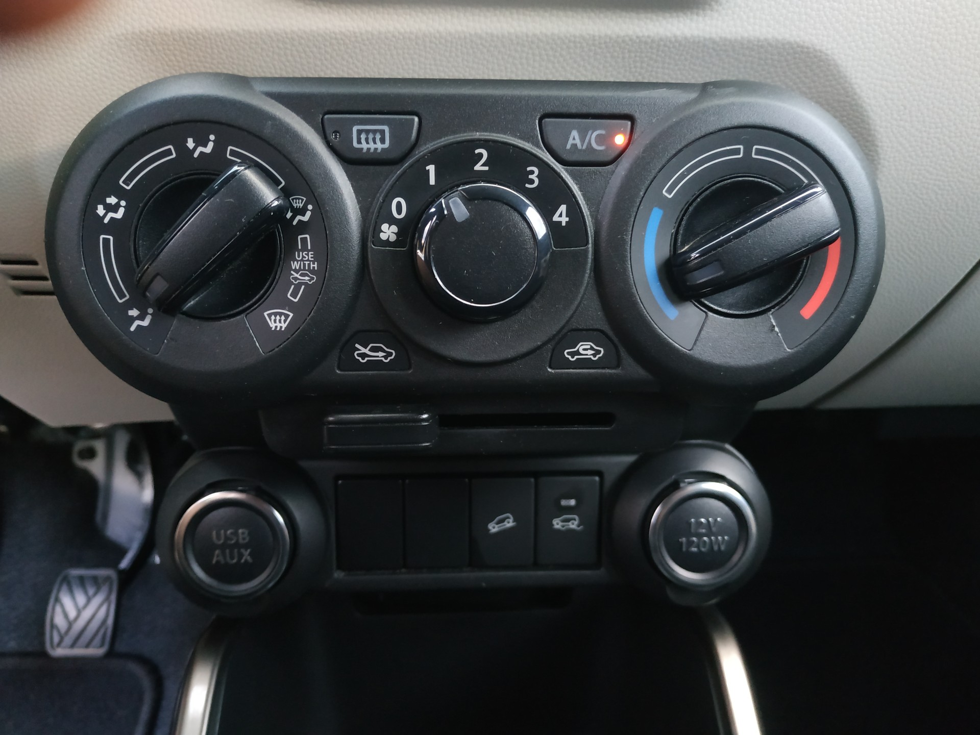 SUZUKI Ignis 1.2i Compact+ 4x4-image-15