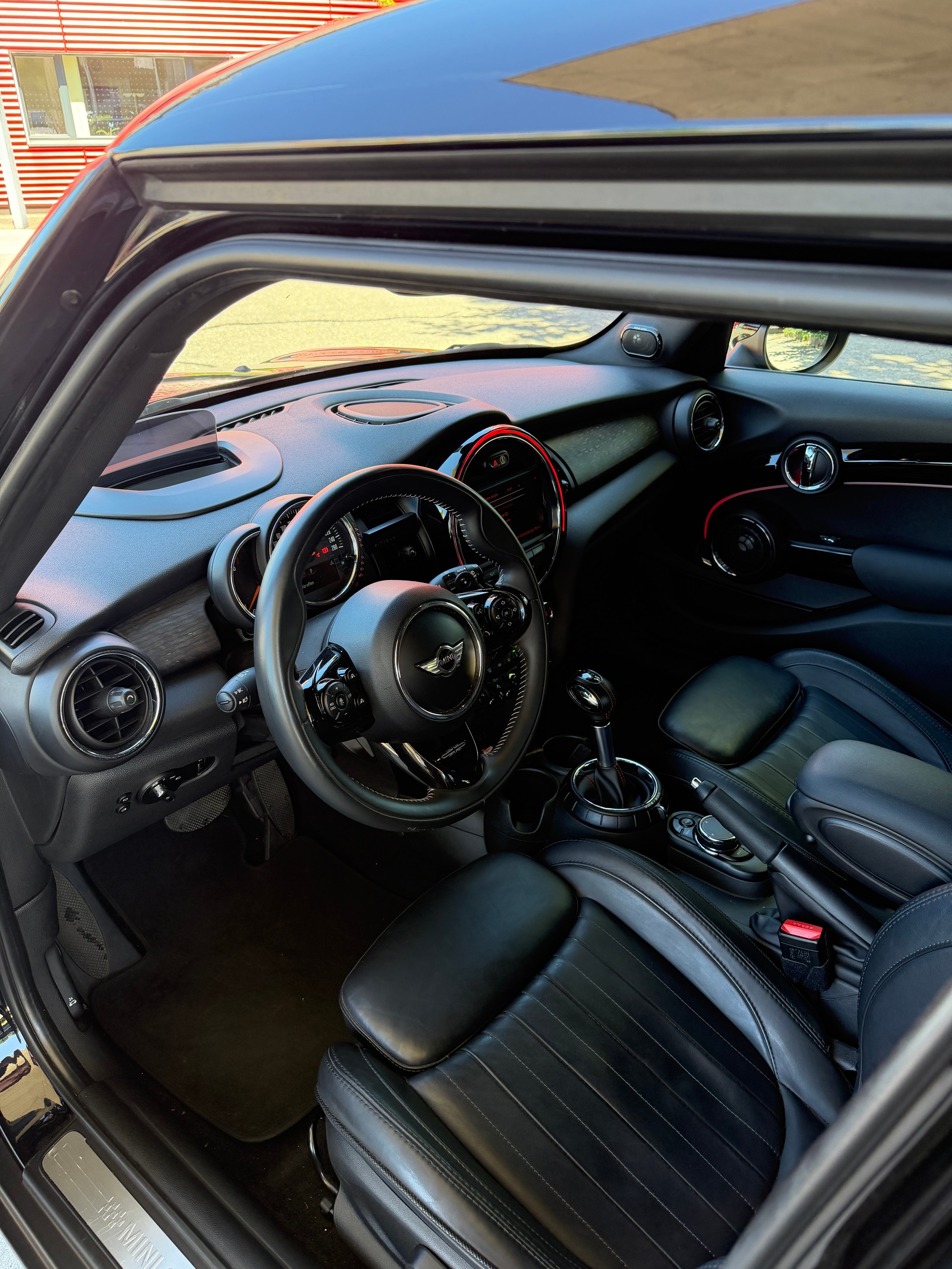 MINI 2.0i Cooper S Trafalgar-image-3