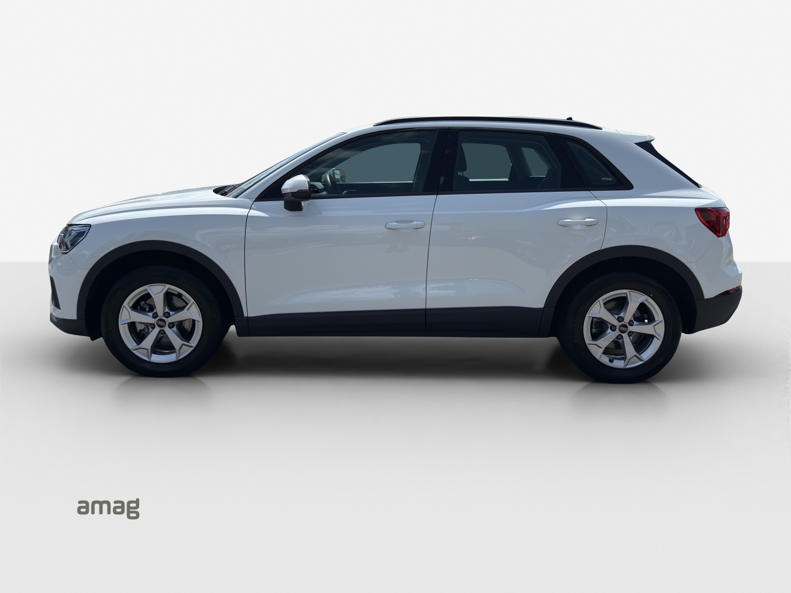 AUDI Q3 35 TFSI Attraction S-tronic-image-1