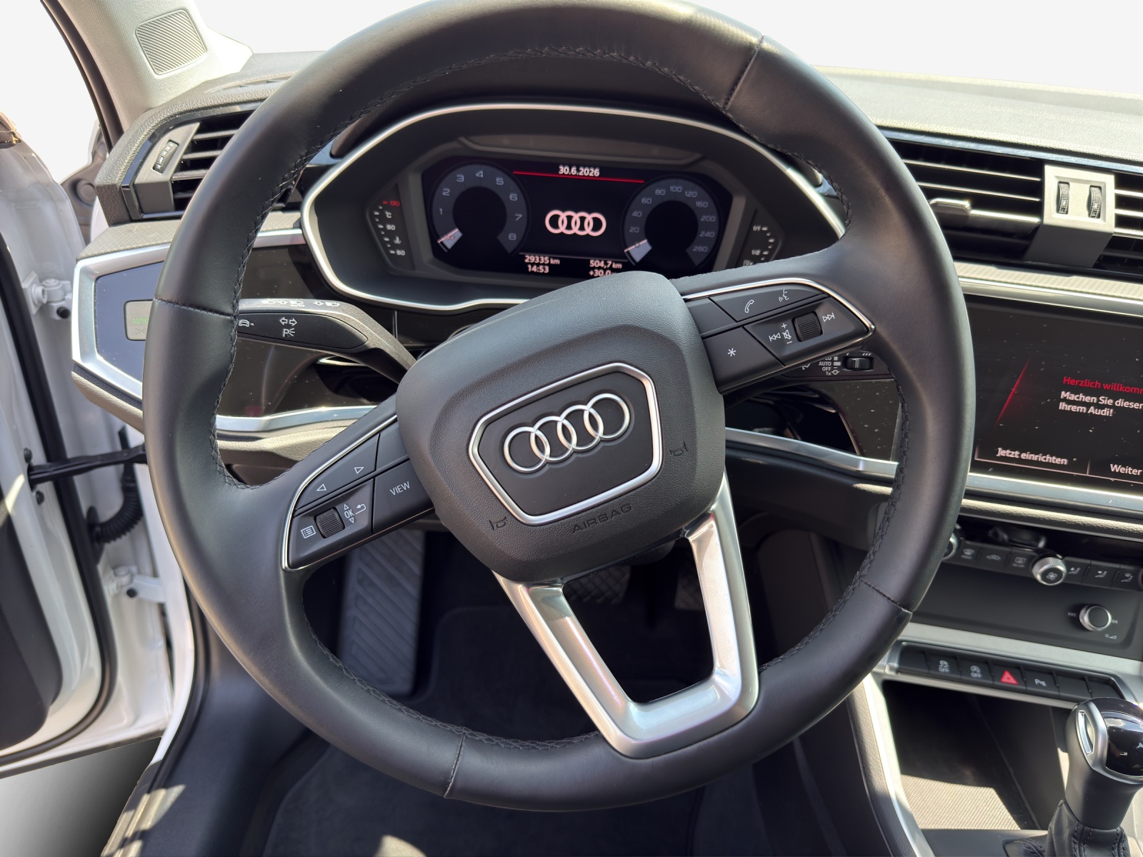 AUDI Q3 35 TFSI Attraction S-tronic-image-9