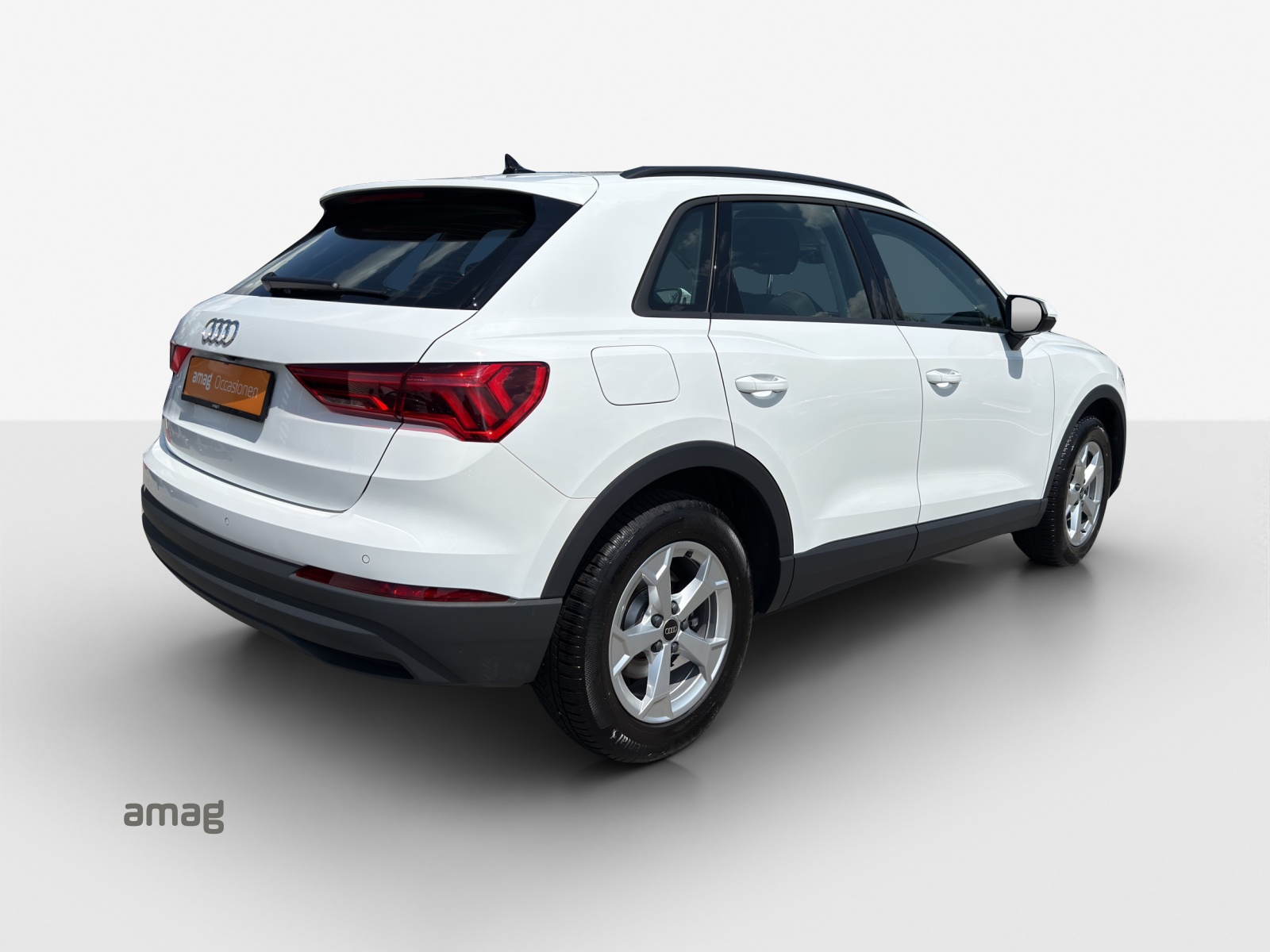 AUDI Q3 35 TFSI Attraction S-tronic-image-4