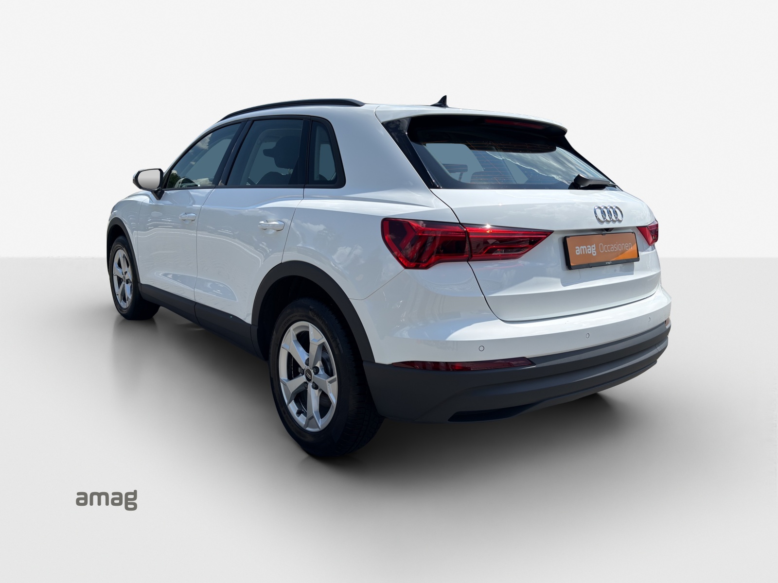 AUDI Q3 35 TFSI Attraction S-tronic-showroom-element-2