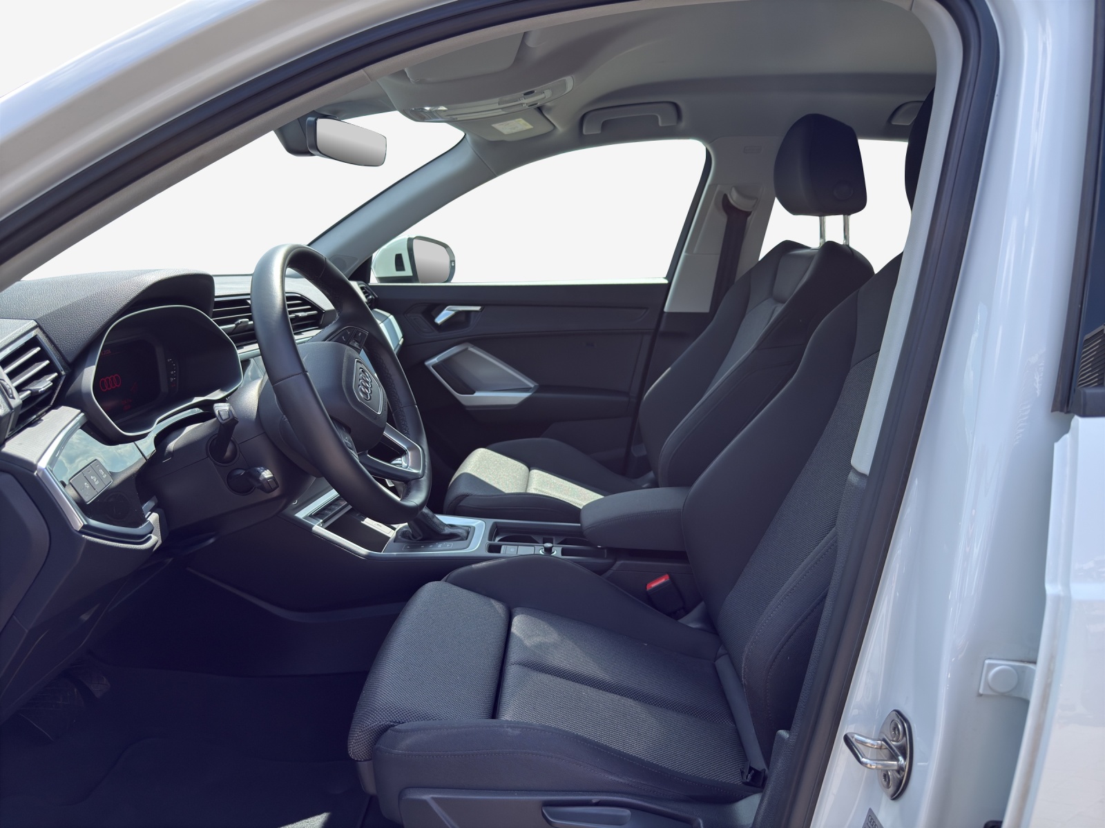 AUDI Q3 35 TFSI Attraction S-tronic-image-7