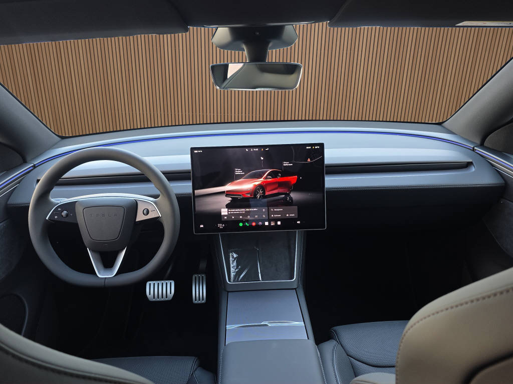 TESLA Model Y Performance AWD-image-16