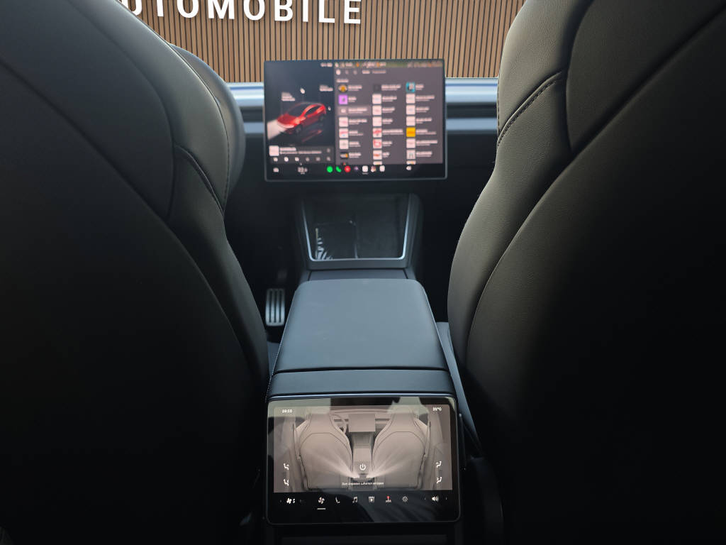 TESLA Model Y Performance AWD-image-18