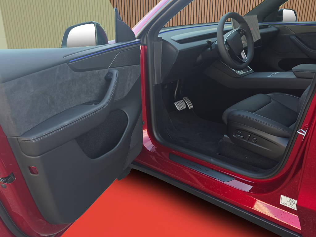 TESLA Model Y Performance AWD-image-10