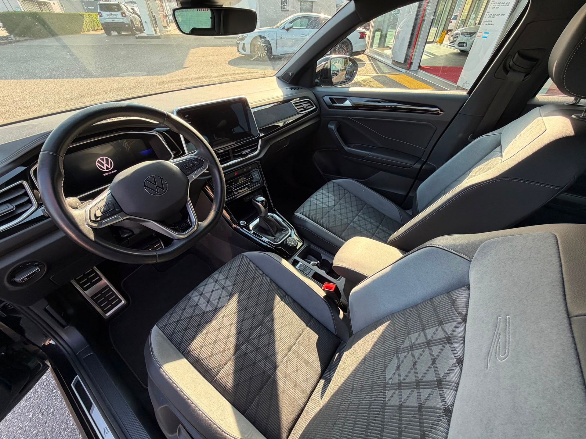 VW T-Roc 2.0 TSI R-Line DSG 4Motion-image-10