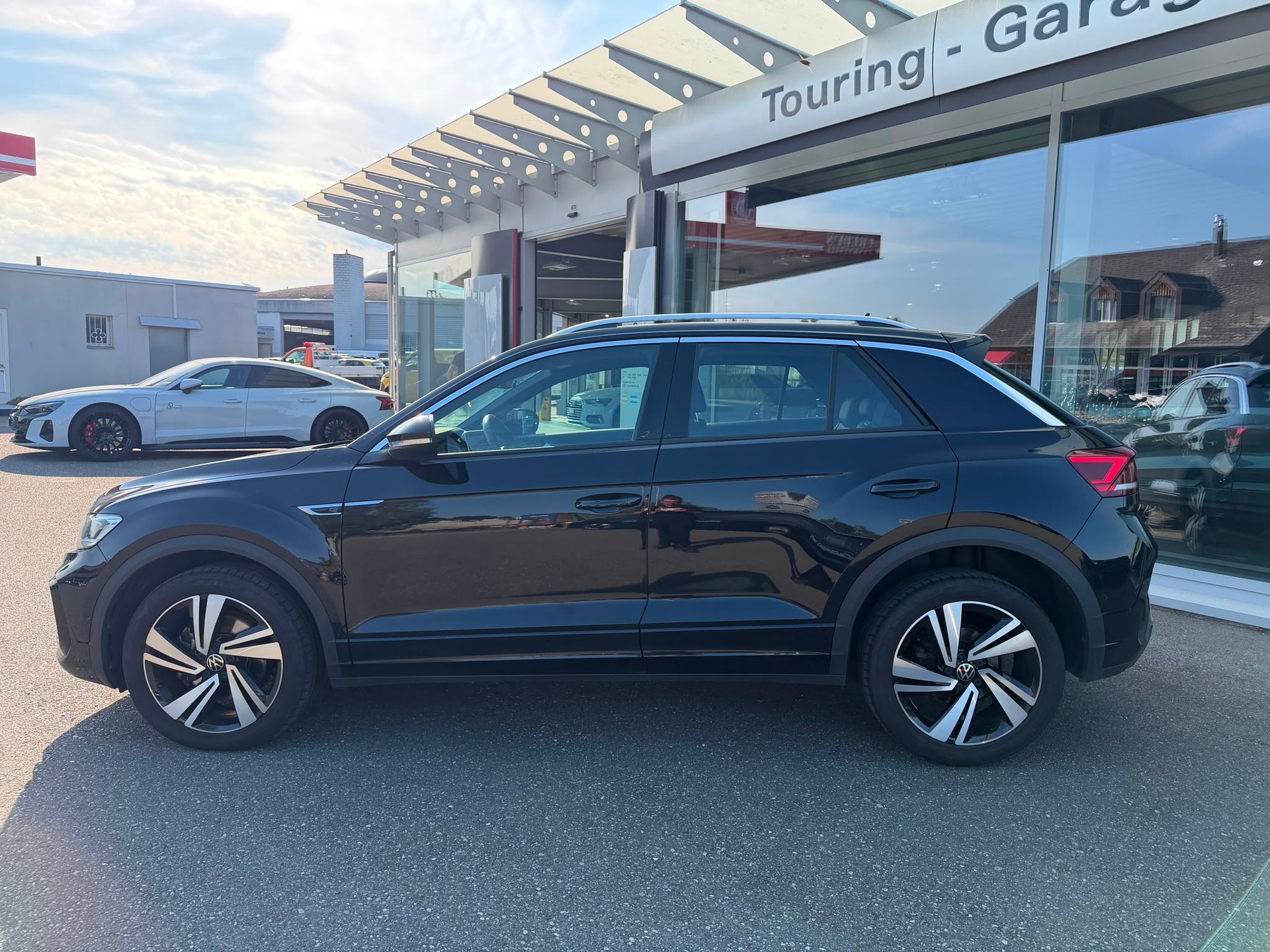 VW T-Roc 2.0 TSI R-Line DSG 4Motion-image-1