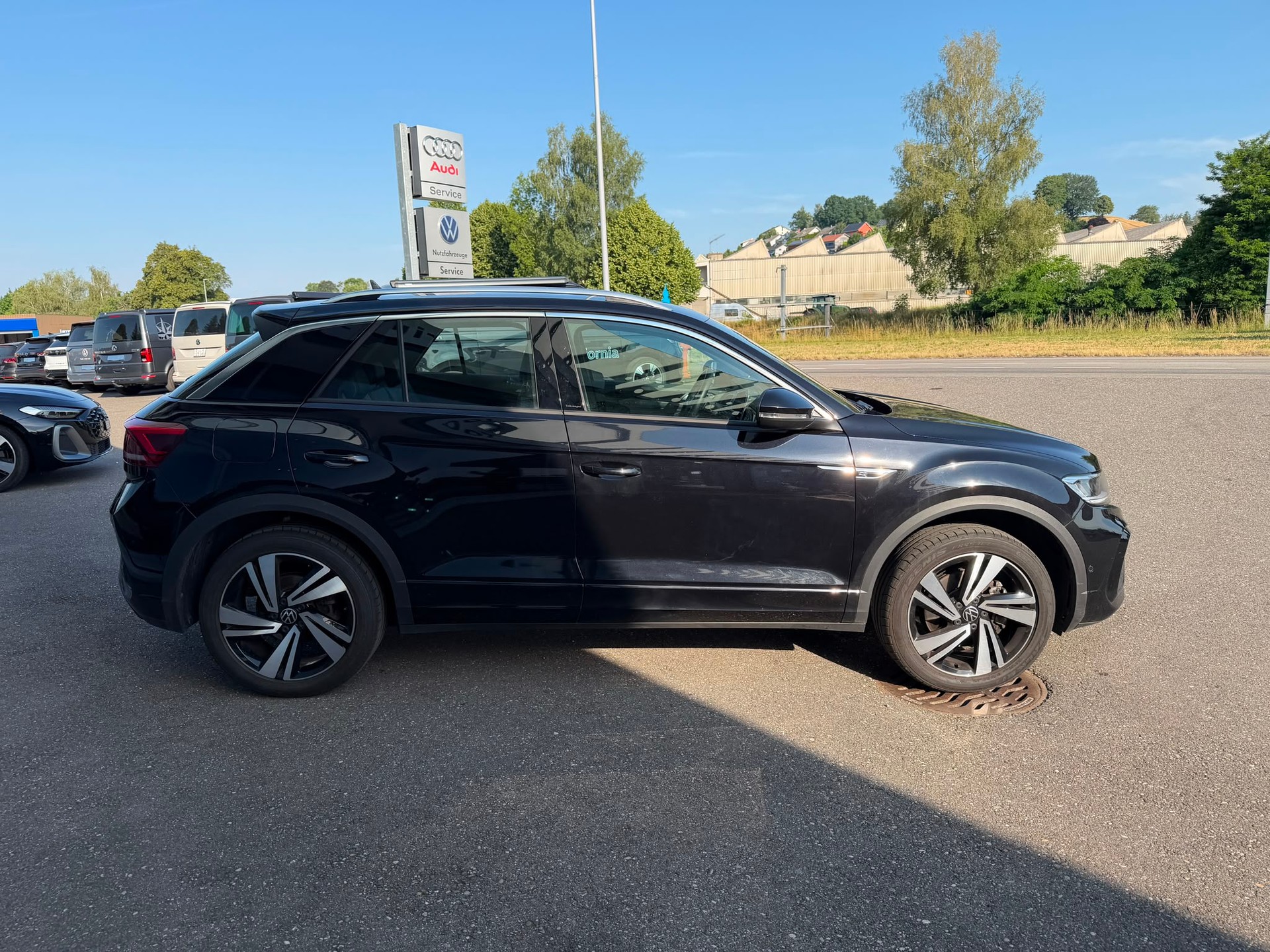 VW T-Roc 2.0 TSI R-Line DSG 4Motion-image-5