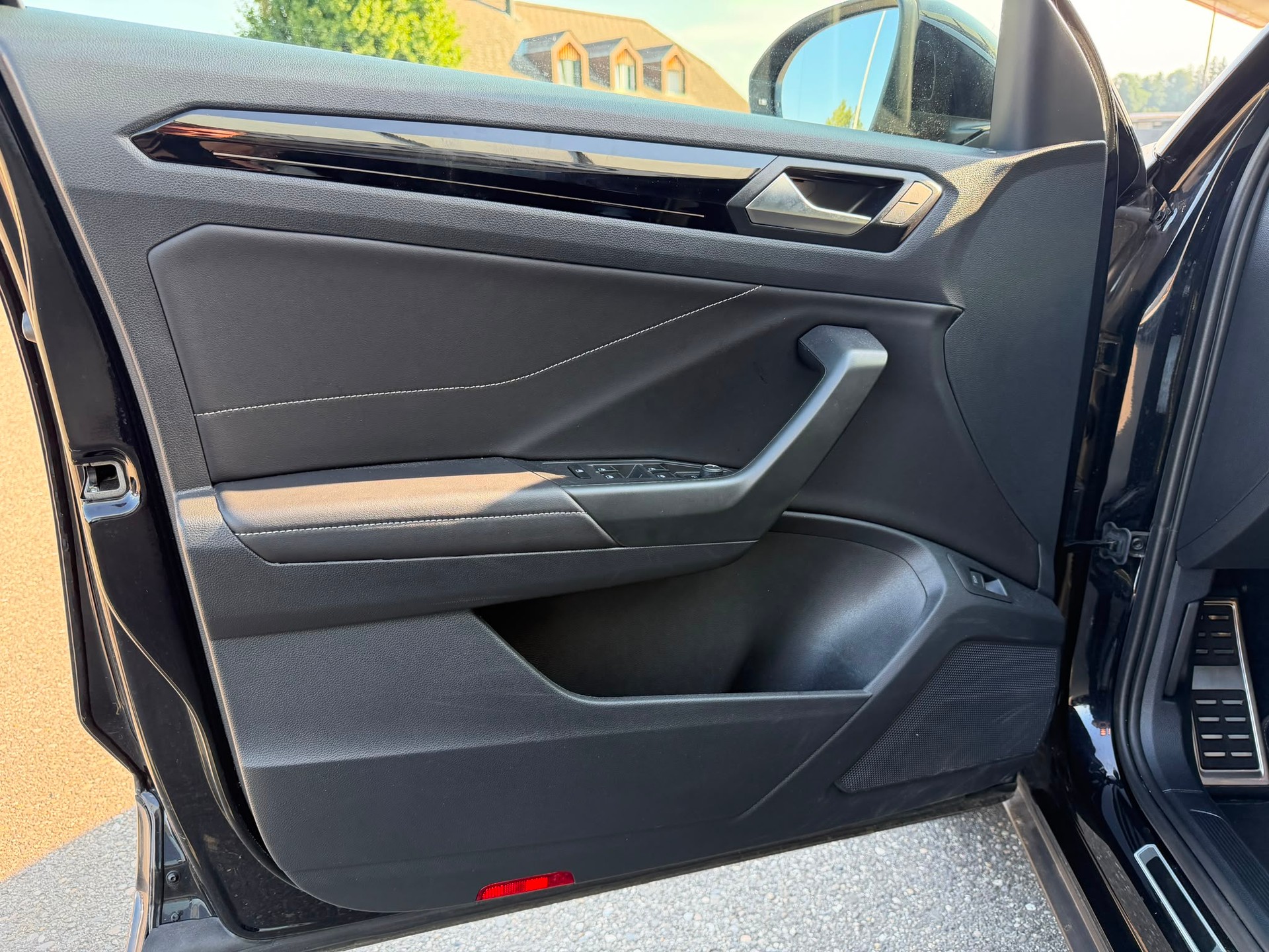 VW T-Roc 2.0 TSI R-Line DSG 4Motion-image-11
