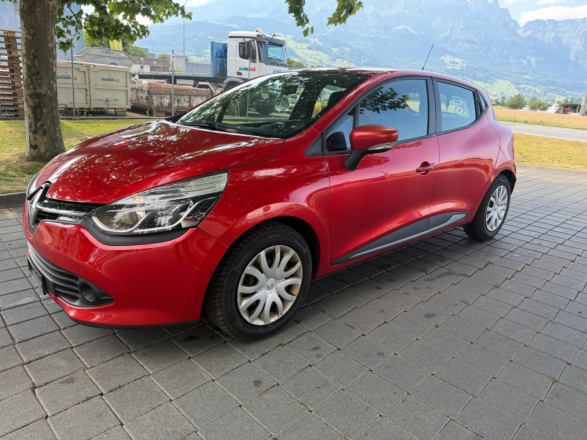 RENAULT Clio 0.9 12V Swiss Edition-image-1