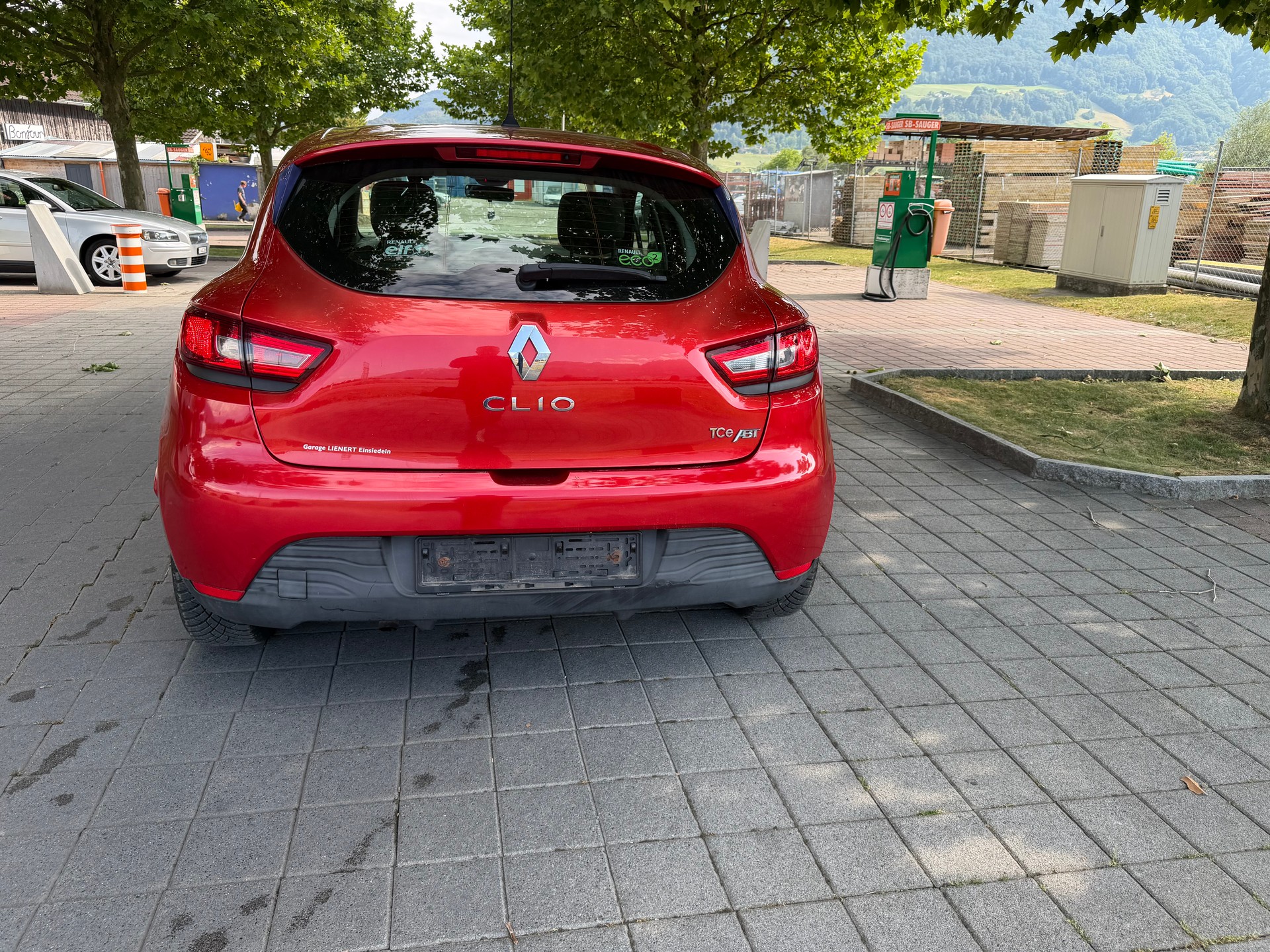RENAULT Clio 0.9 12V Swiss Edition-image-4
