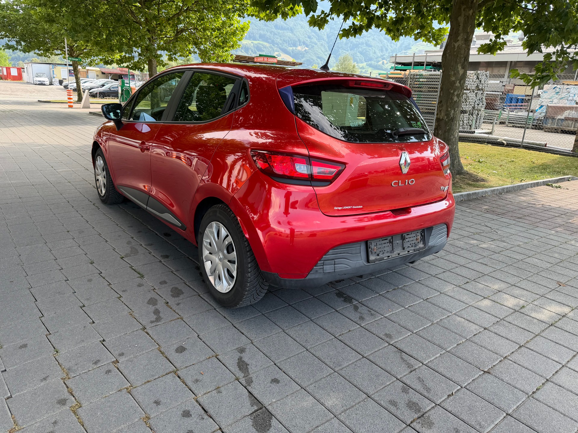 RENAULT Clio 0.9 12V Swiss Edition-image-3
