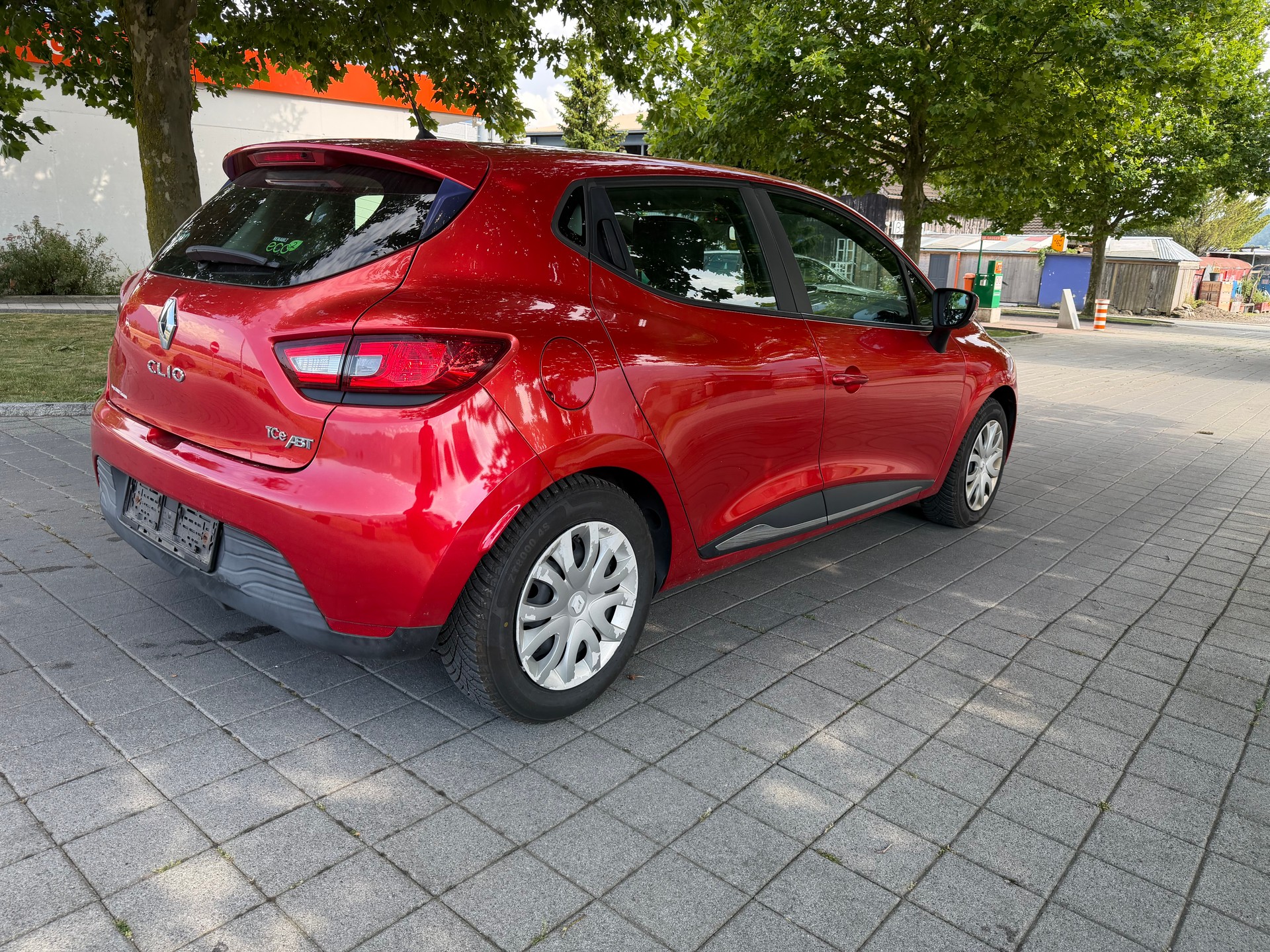 RENAULT Clio 0.9 12V Swiss Edition-image-5