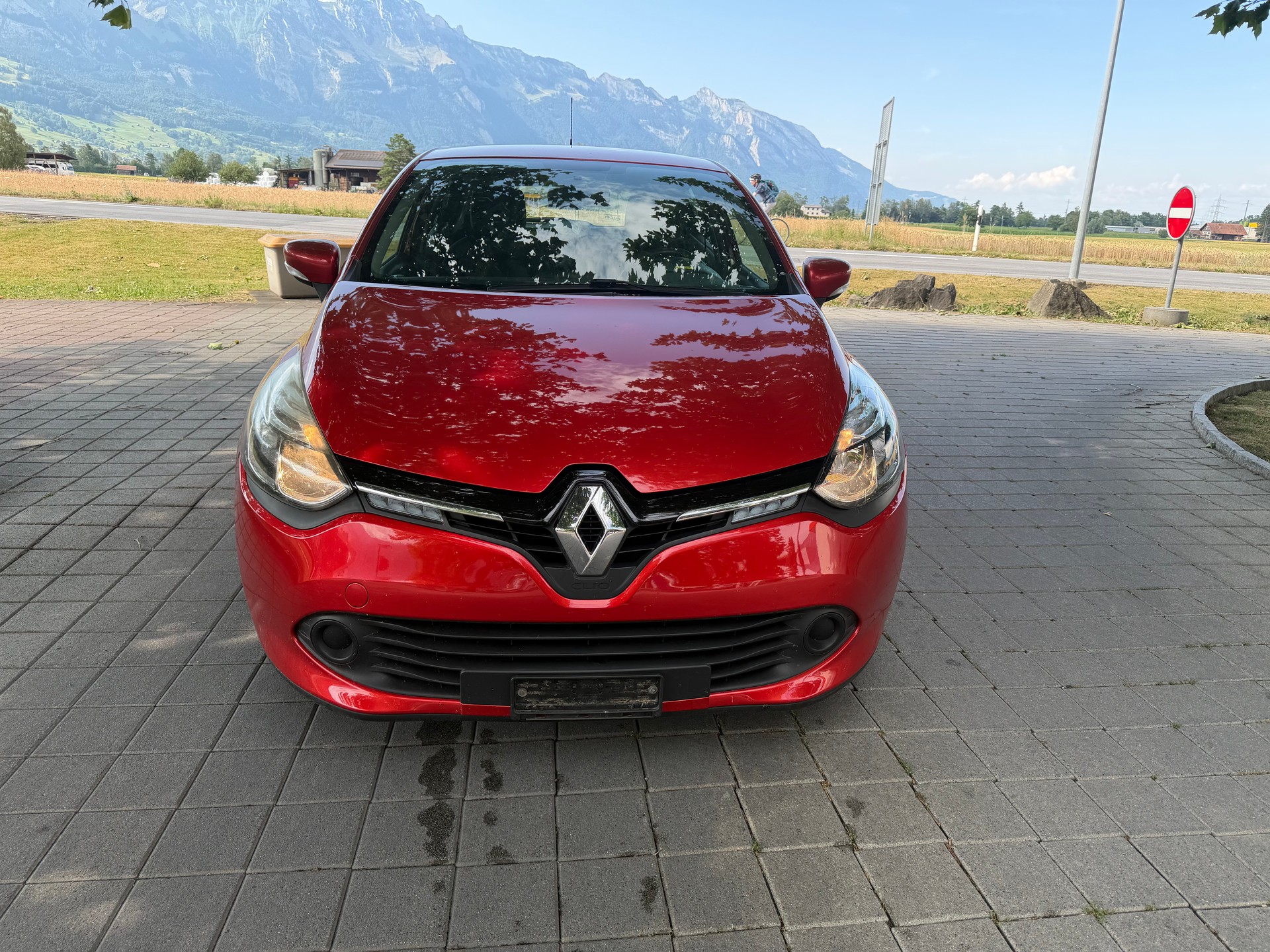 RENAULT Clio 0.9 12V Swiss Edition-image-0