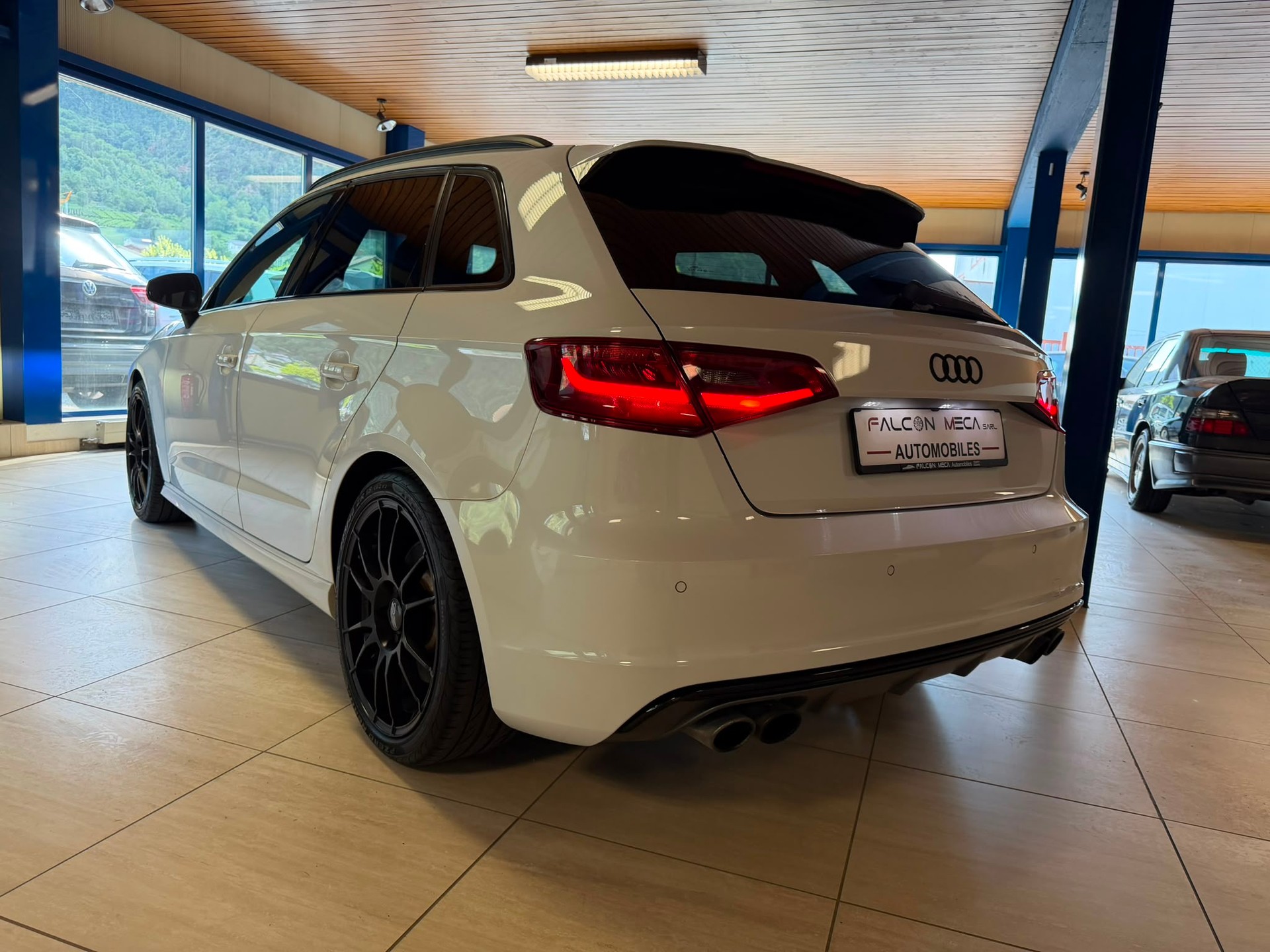AUDI S3 Sportback 2.0 TFSI quattro S-tronic-image-9