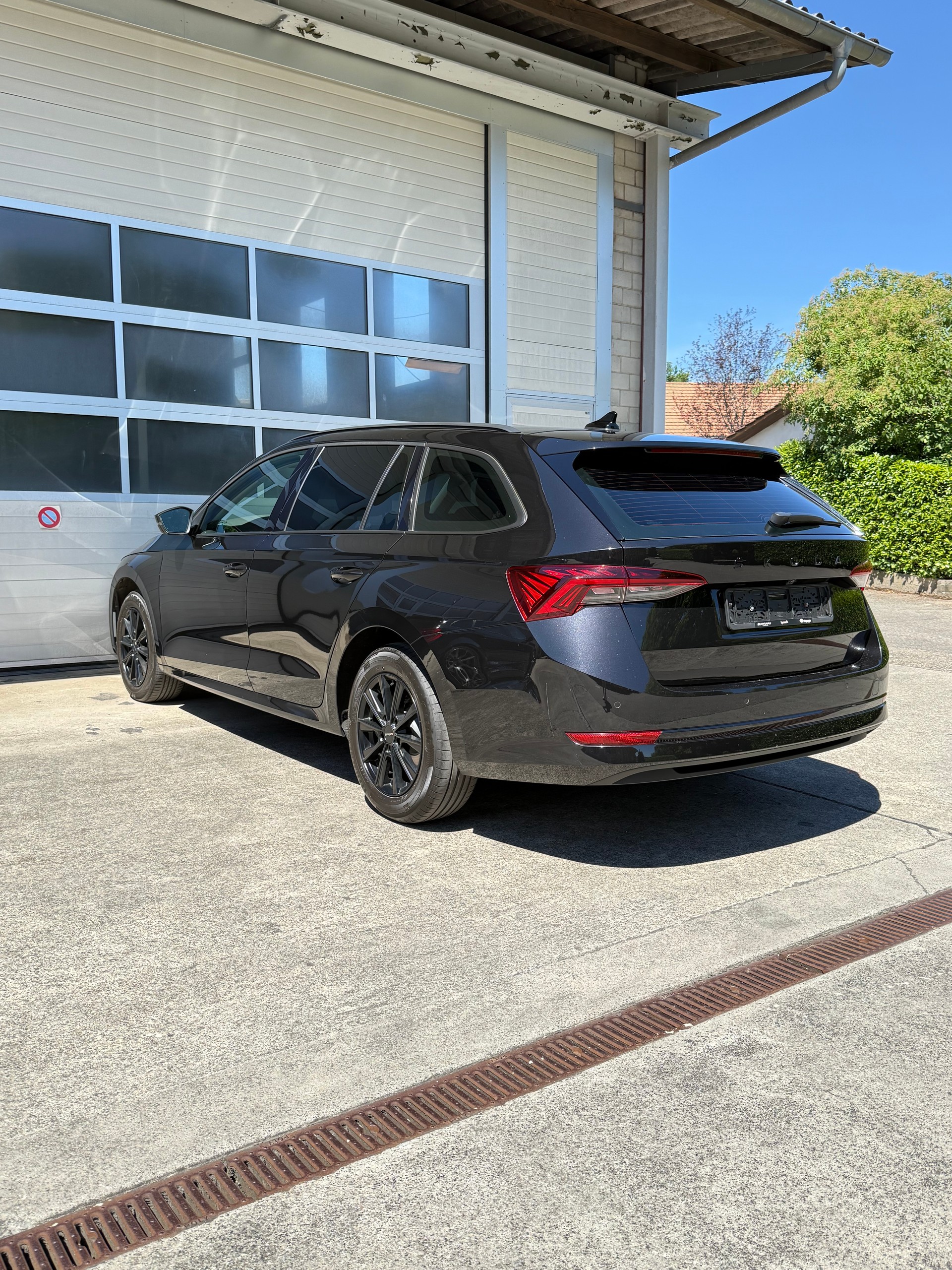 SKODA 2.0 TDI Ambition-image-3