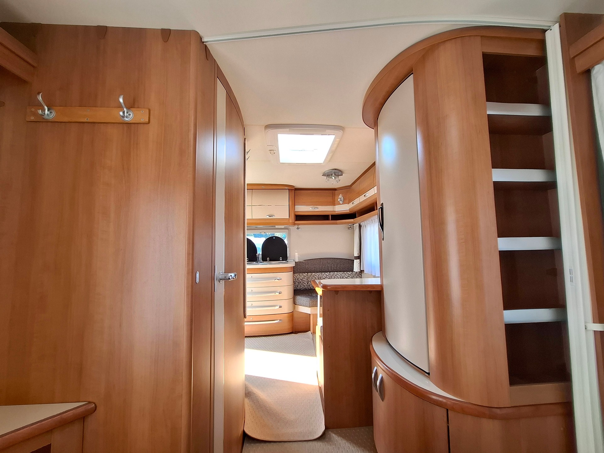 HOBBY excellent 490SFf - mit Queensbett-image-12