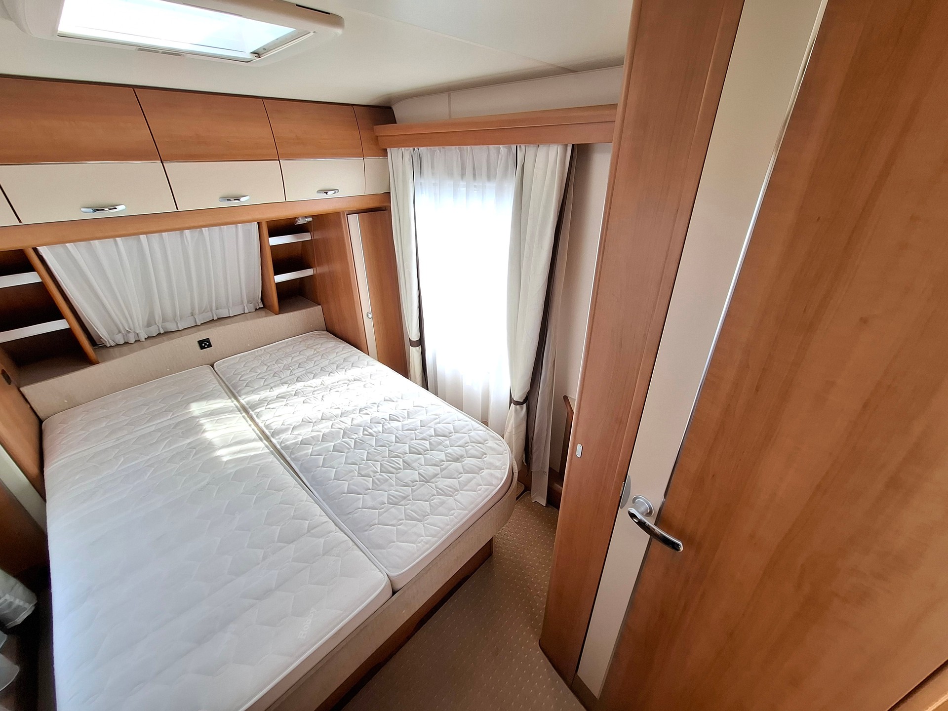 HOBBY excellent 490SFf - mit Queensbett-image-10
