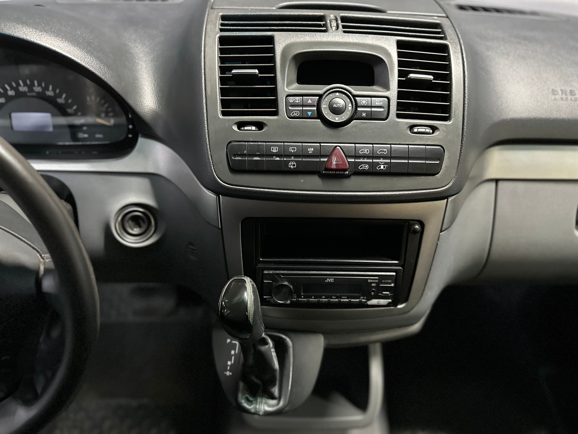 MERCEDES-BENZ VITO 115cdi-image-15