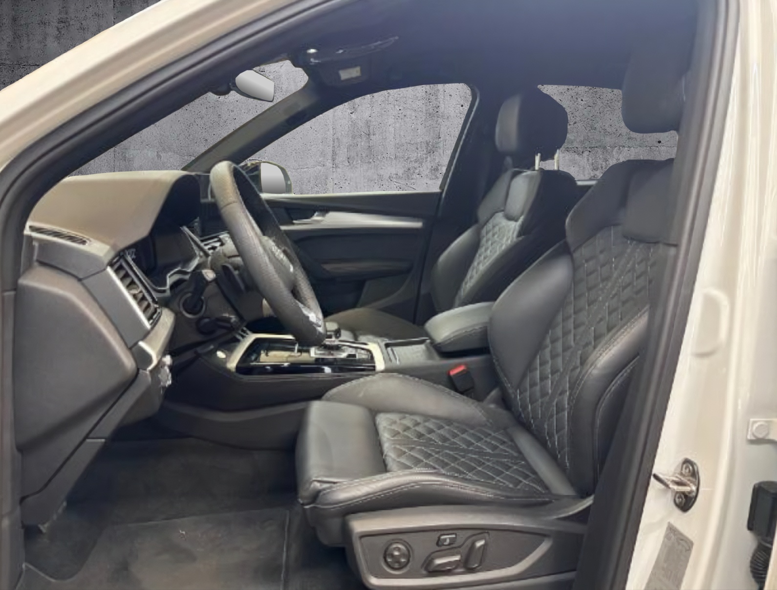 AUDI Q5 40 TDI Black Edition S-Line quattro S-tronic *CH-FZG. / Gratisservice / Werksgarantie*-image-6