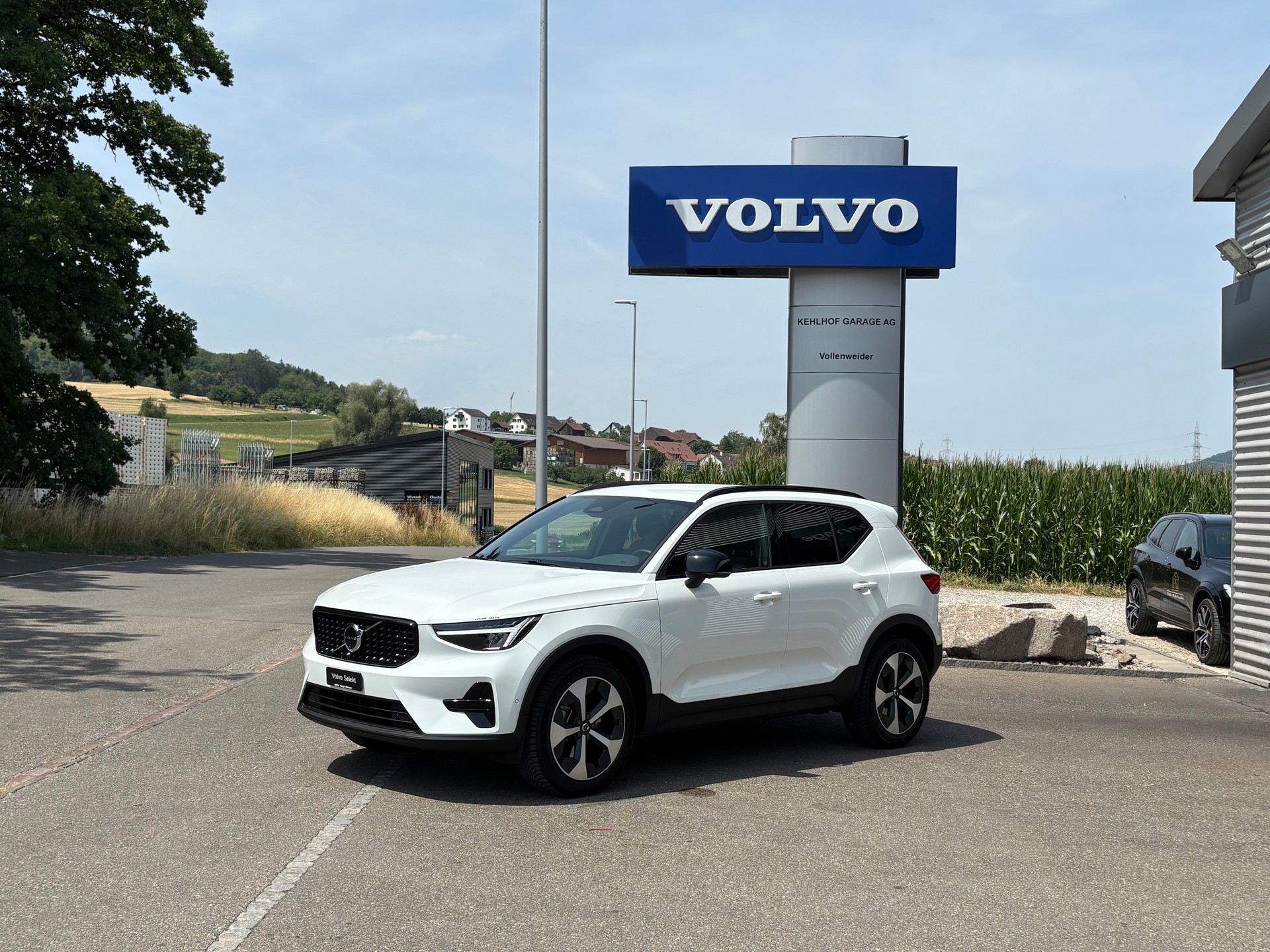 VOLVO XC40 2.0 B4 MH Plus Dark-image-0
