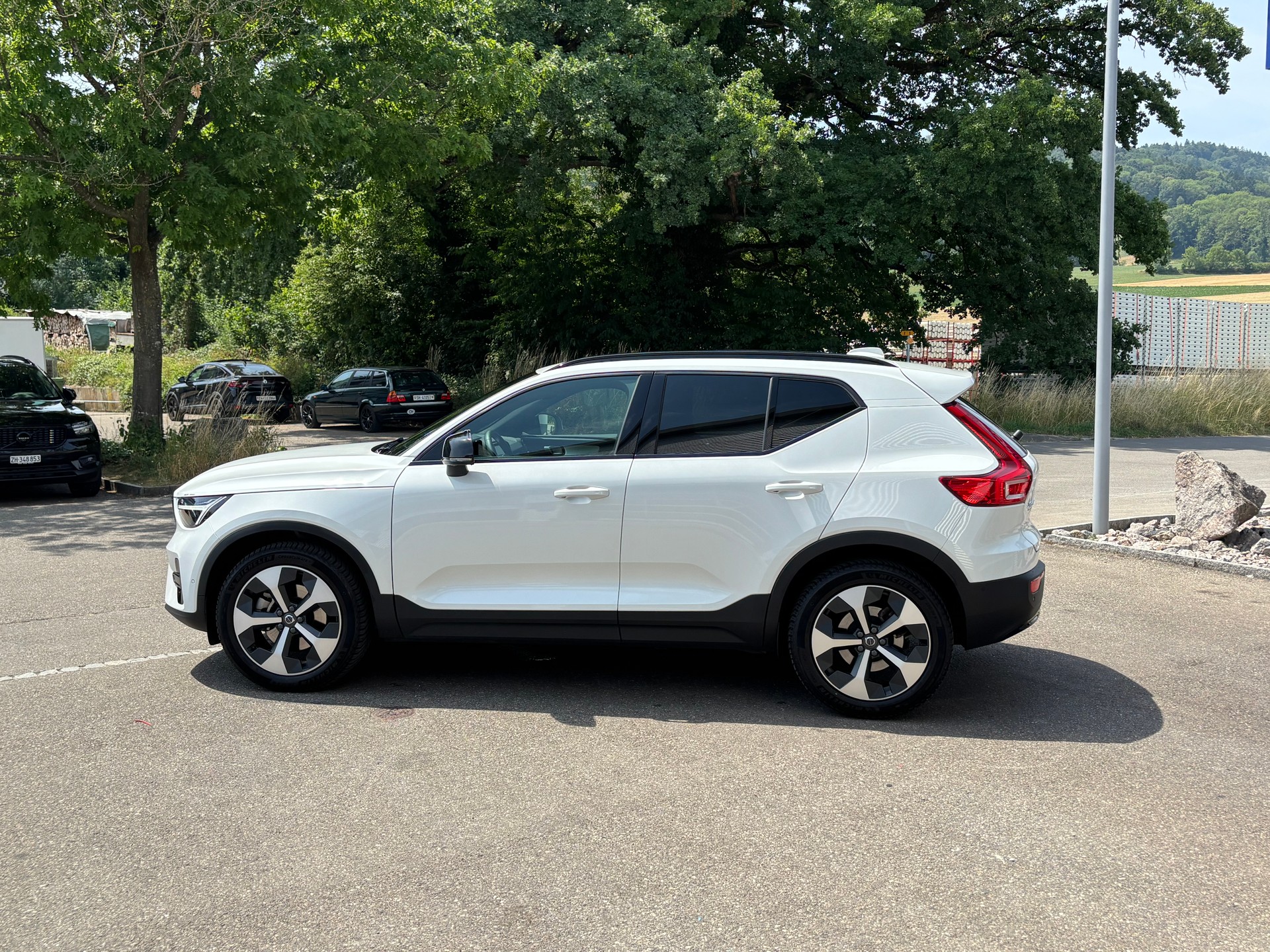 VOLVO XC40 2.0 B4 MH Plus Dark-image-4
