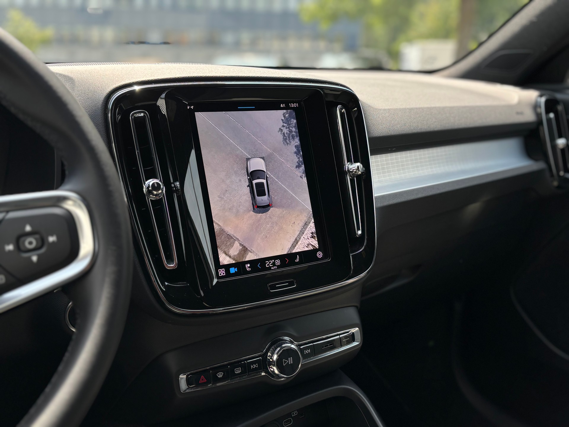 VOLVO XC40 2.0 B4 MH Plus Dark-image-14