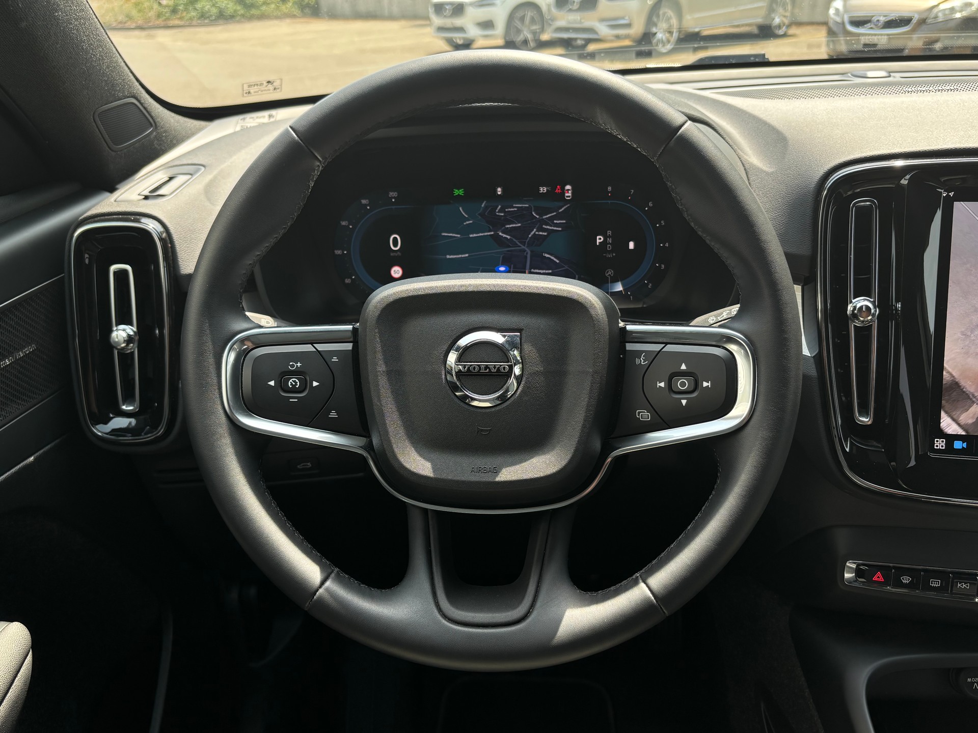 VOLVO XC40 2.0 B4 MH Plus Dark-image-19