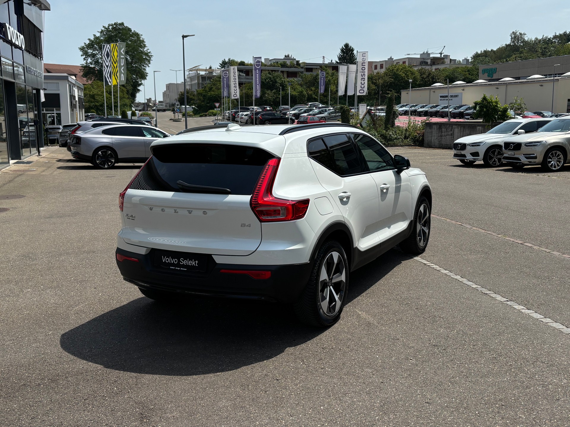 VOLVO XC40 2.0 B4 MH Plus Dark-image-5