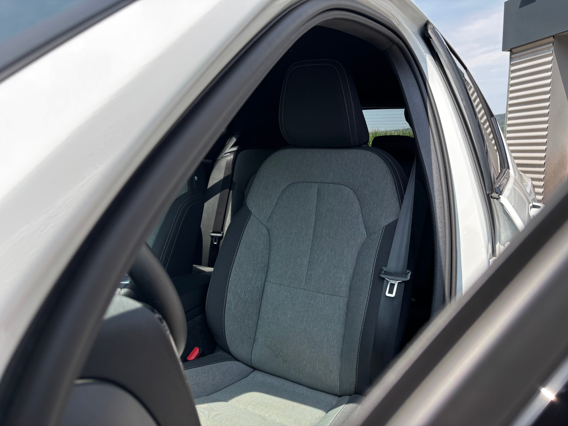 VOLVO XC40 2.0 B4 MH Plus Dark-image-3