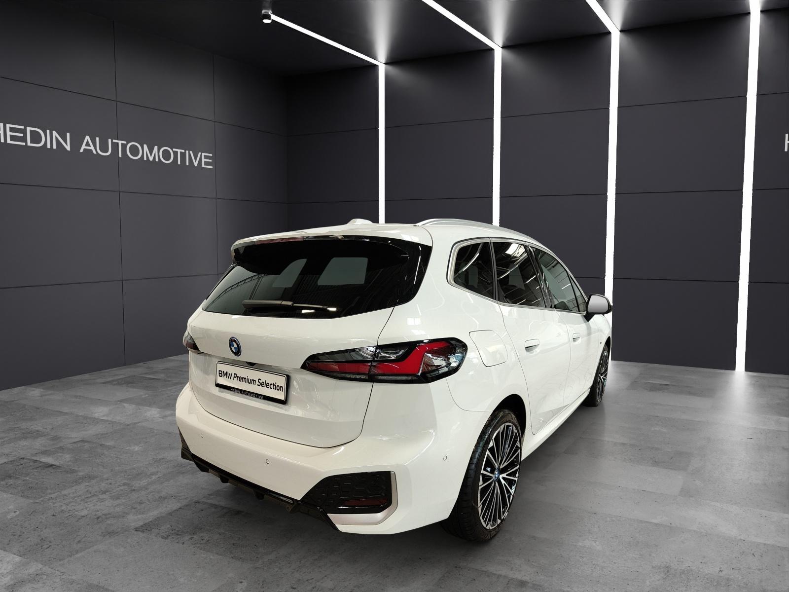 BMW 230e xDrive paddles Active Tourer-image-5