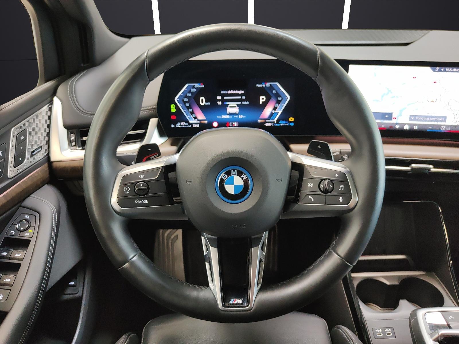 BMW 230e xDrive paddles Active Tourer-image-11