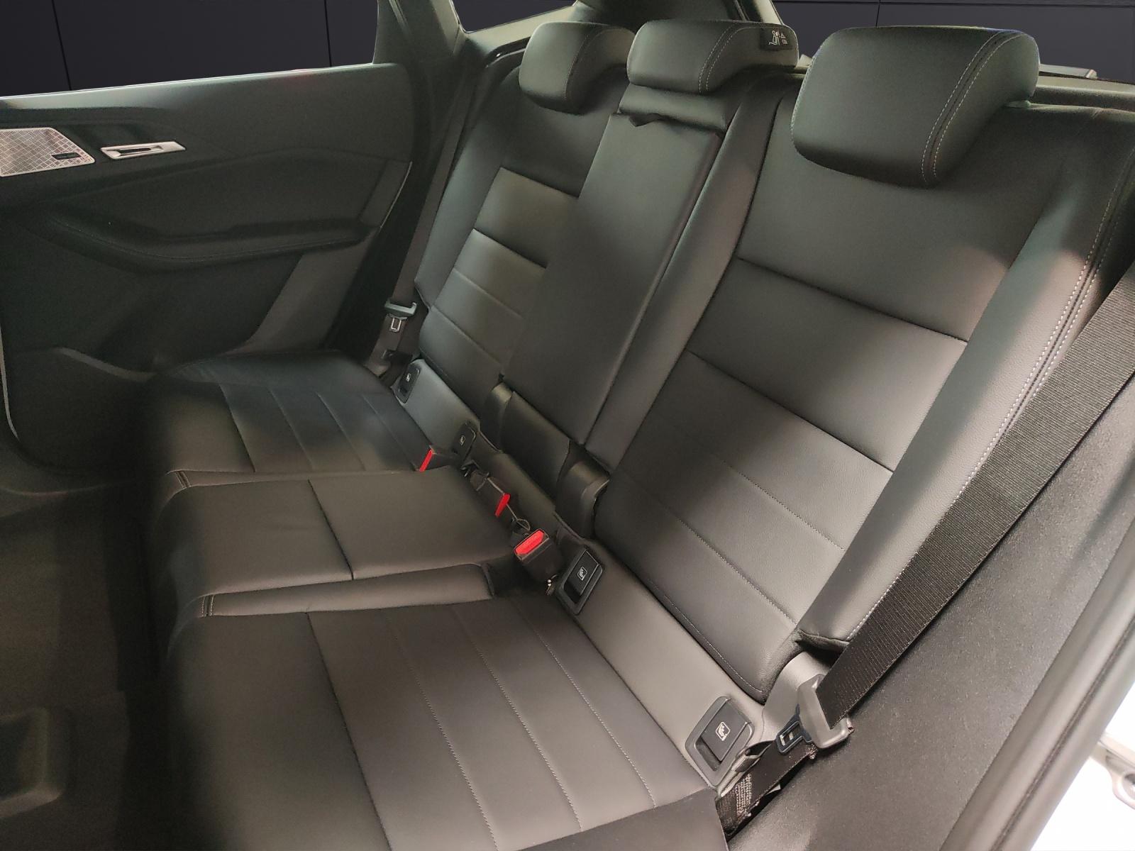 BMW 230e xDrive paddles Active Tourer-image-17