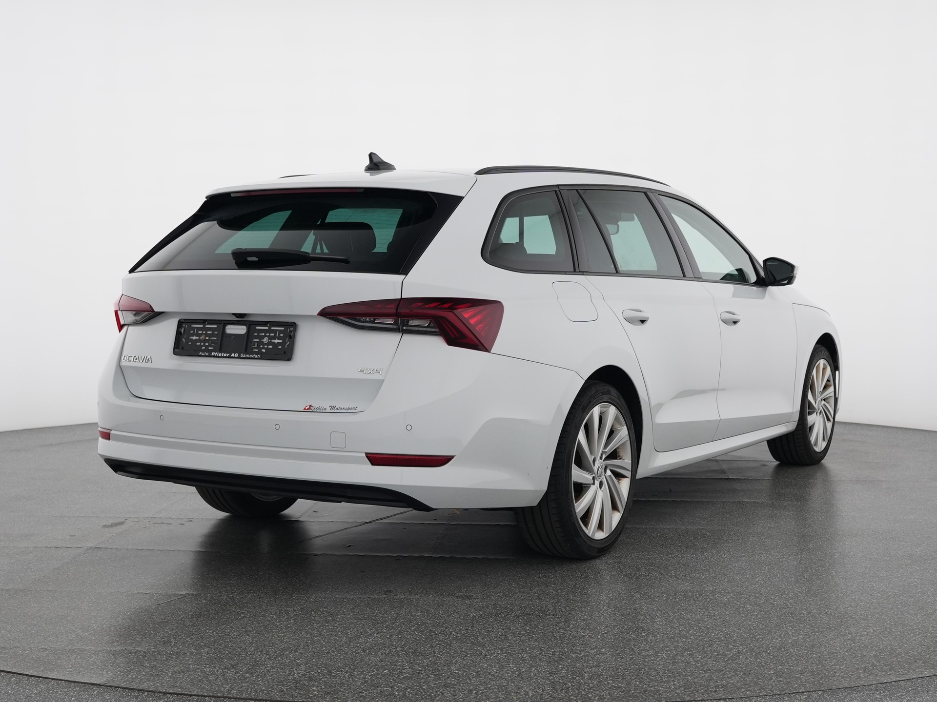 SKODA Octavia Combi 2.0 TDI DSG Style 4x4-image-2