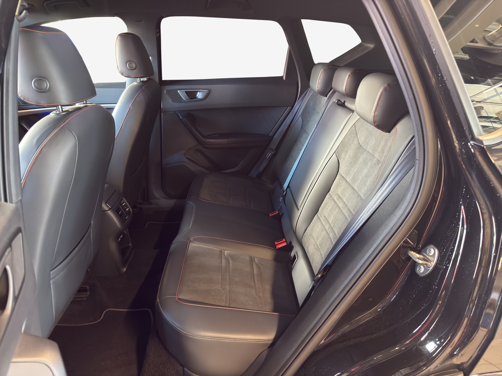 SEAT Ateca 2.0 TSI Hola FR 4Drive DSG-image-11