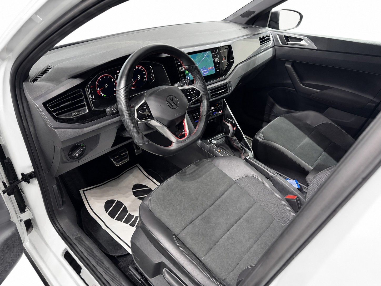 VW Polo 2.0 TSI GTI DSG-image-8