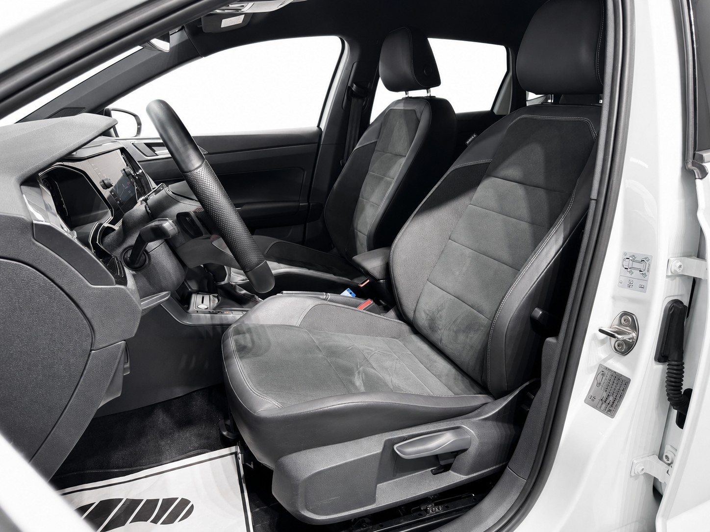 VW Polo 2.0 TSI GTI DSG-image-10
