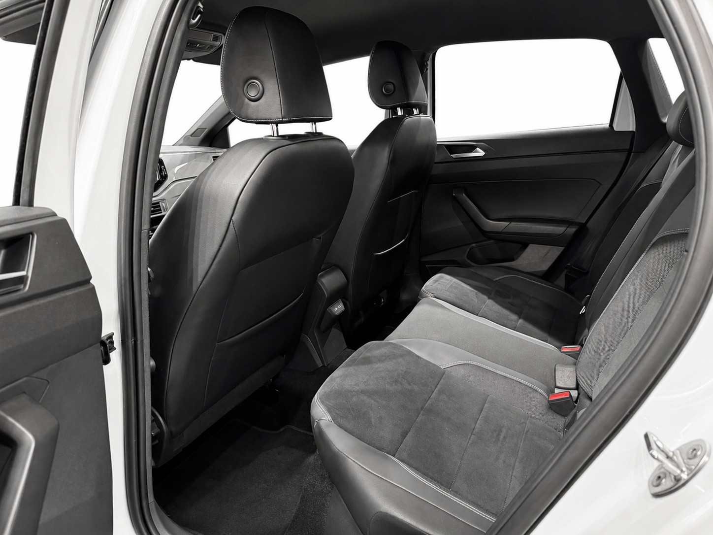 VW Polo 2.0 TSI GTI DSG-image-12