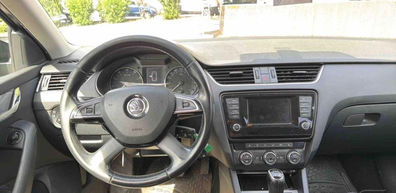 SKODA Octavia Combi 1.8 TSI Elegance 4x4 DSG-image-6