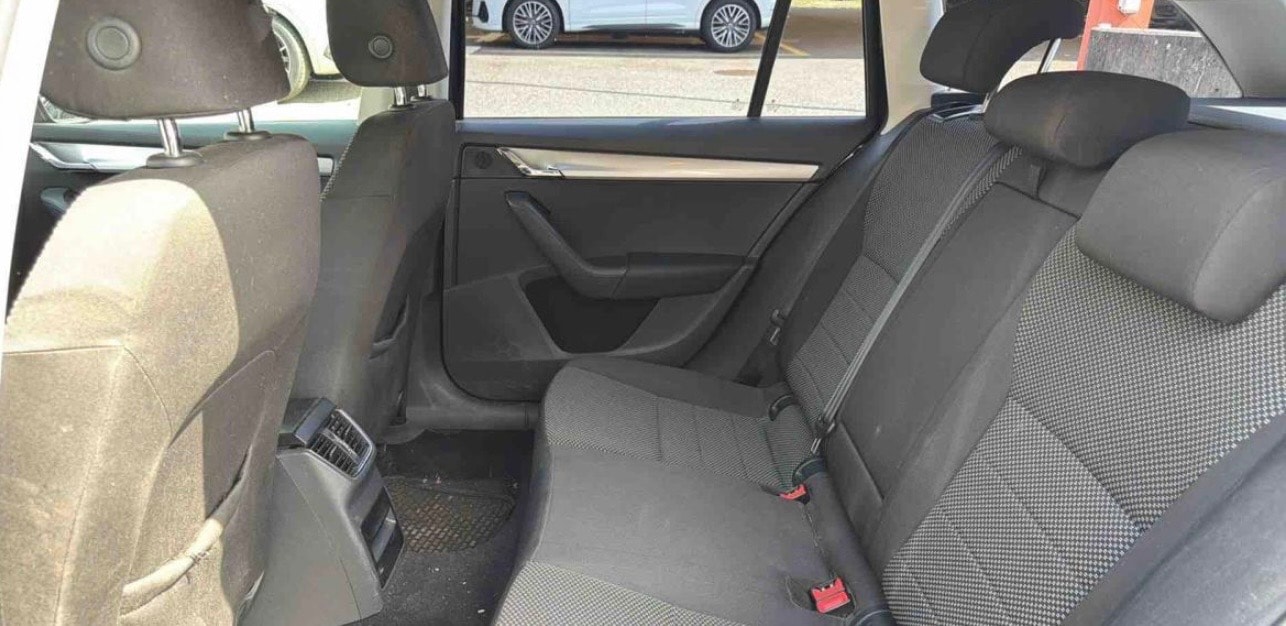 SKODA Octavia Combi 1.8 TSI Elegance 4x4 DSG-image-7